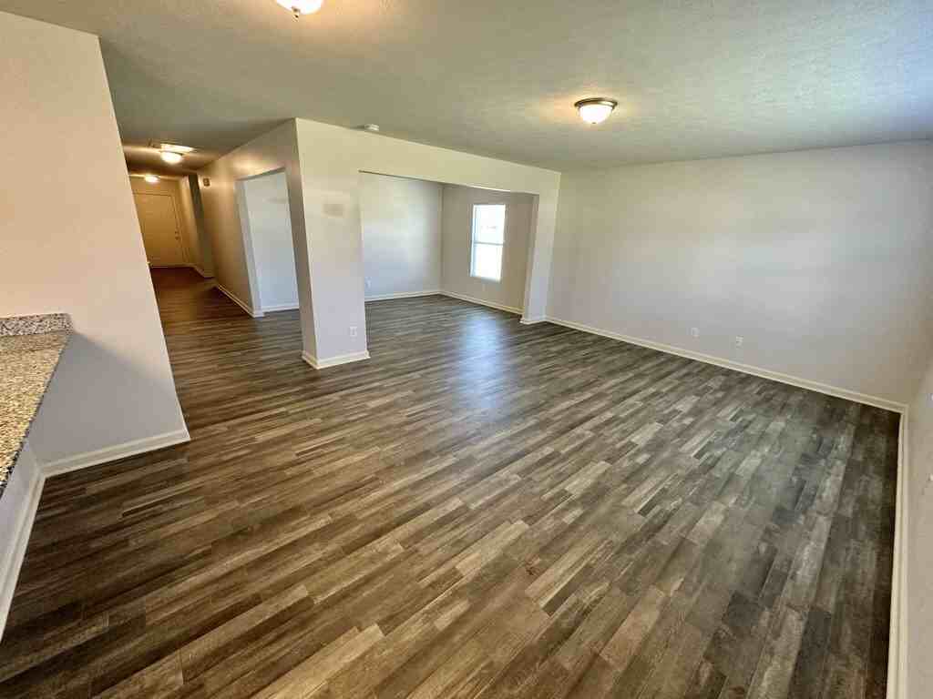 613 E South E St - Photo 3 of 19