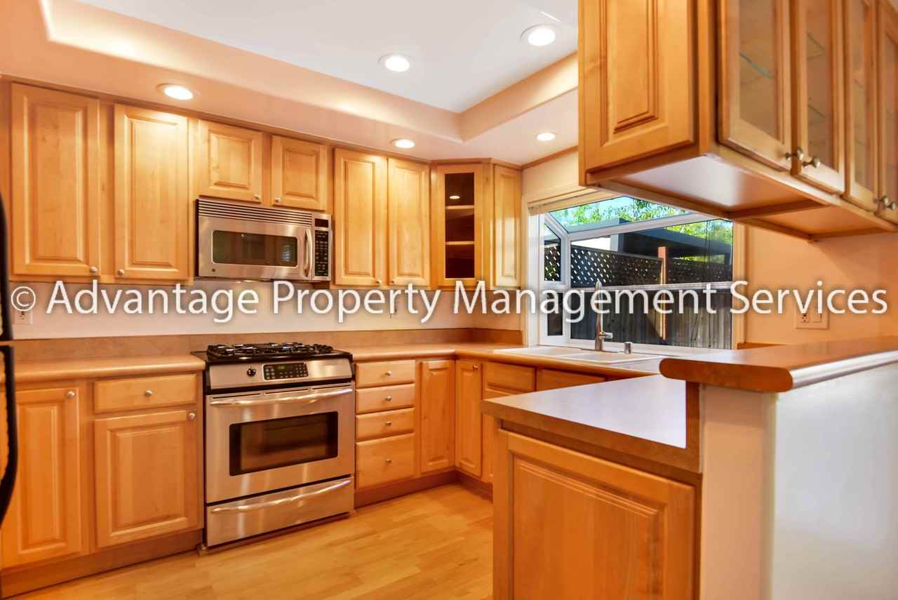 10022 Foxboro Cir - Photo 2 of 18