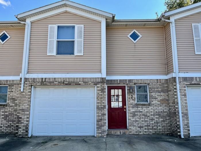 102 W Lincoln St #2 - Photo 2 of 23