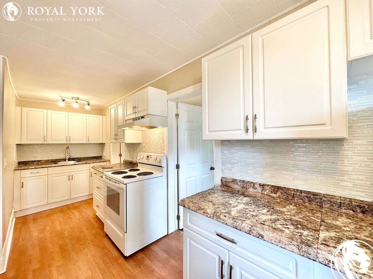 137 Forest St E #3 - Photo 3 of 17