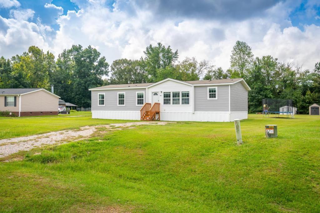 3953 Leland Rd - Photo 3 of 37