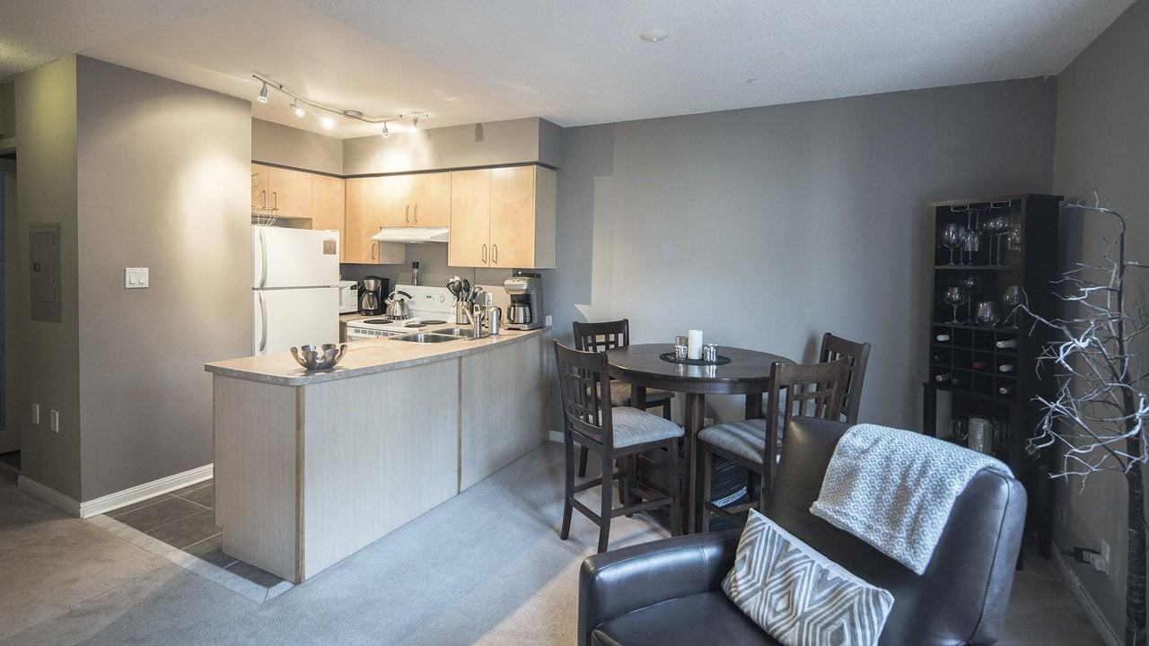 Strachan Ave & King St W #321 - Photo 2 of 15