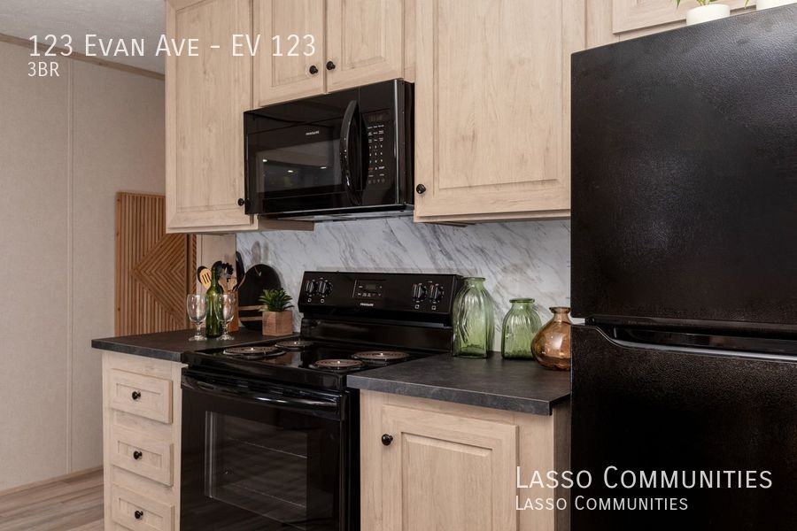 123 Evan Ave - Photo 3 of 6