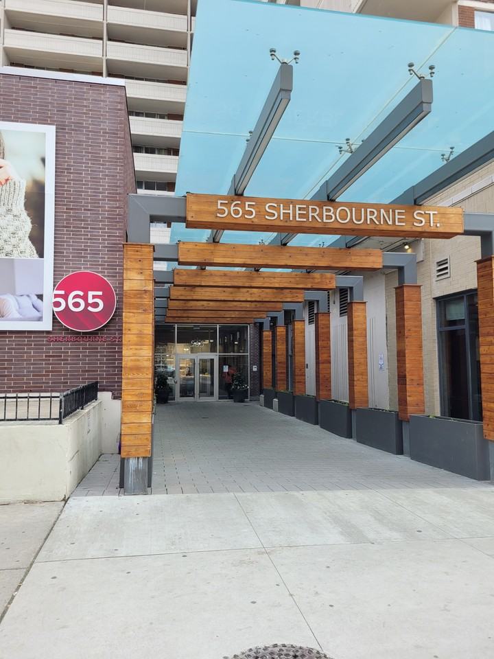 Sherbourne Complex Apartments 565 Sherbourne St, Toronto, ON M4X 1W7