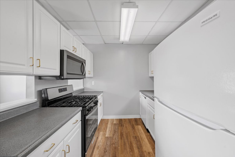 518 Broad St #2 - Photo 5 of 13