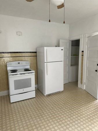 43 Lathrop St Unit 2 - Photo 3 of 8