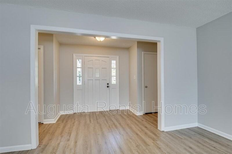134 Holiday Dr - Photo 3 of 23