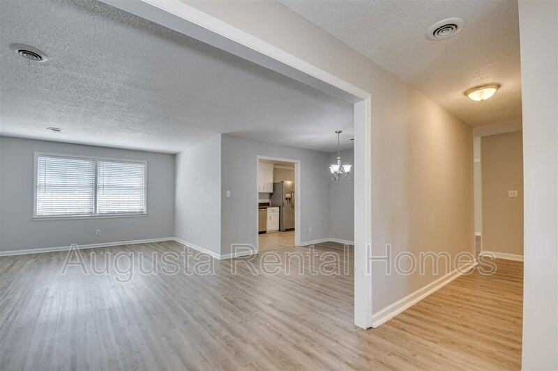 134 Holiday Dr - Photo 4 of 23