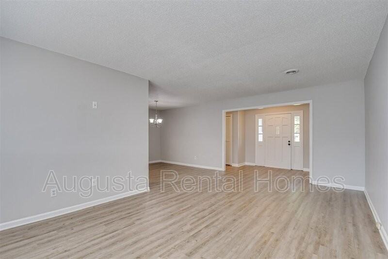 134 Holiday Dr - Photo 5 of 23