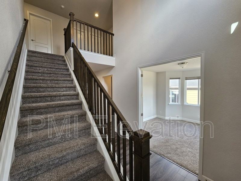 1385 Castle Creek Cir - Photo 3 of 27