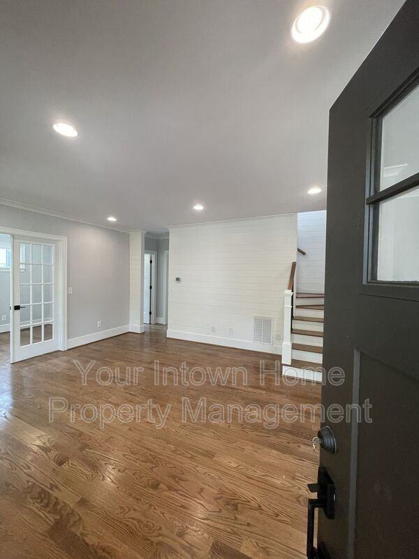 719 Avery St - Photo 3 of 39