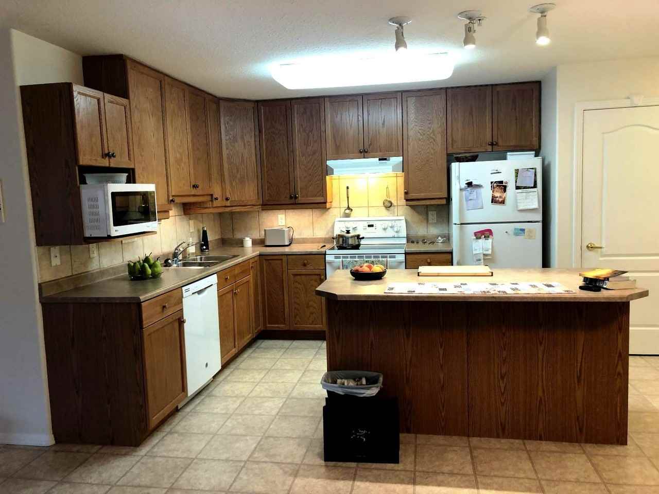 8922 156 St Nw - Photo 3 of 10