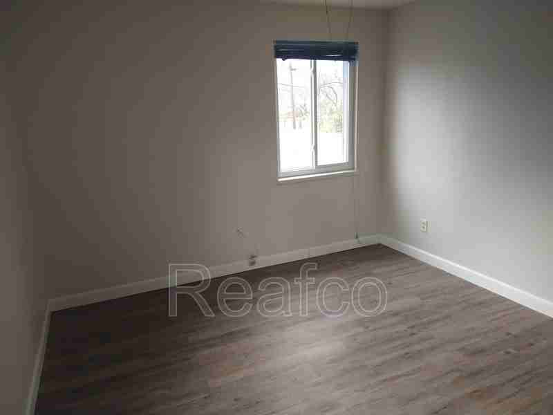 1050 Republic Ave - Photo 2 of 12