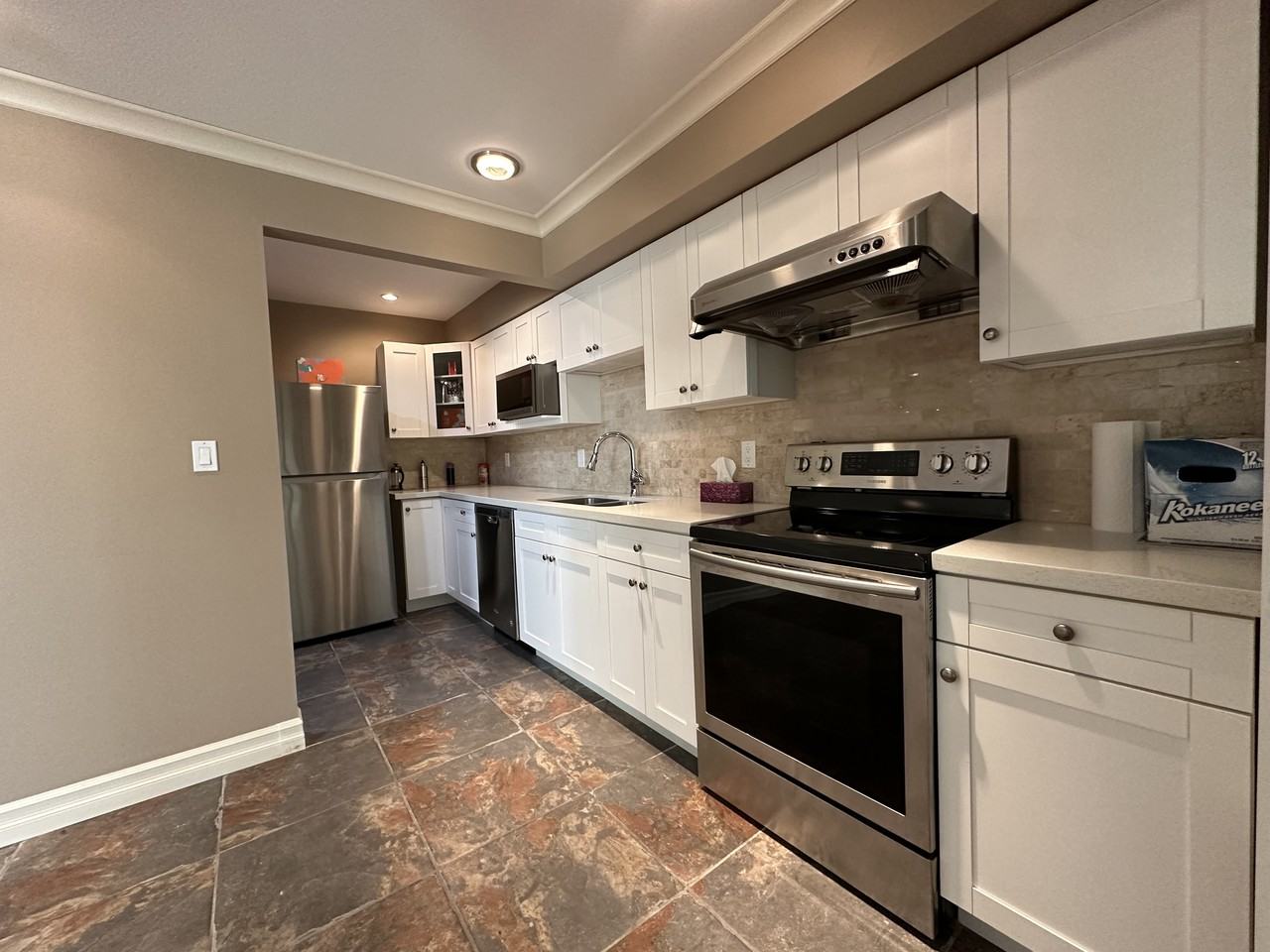 15836 Collingwood Crescent - Photo 2 of 13