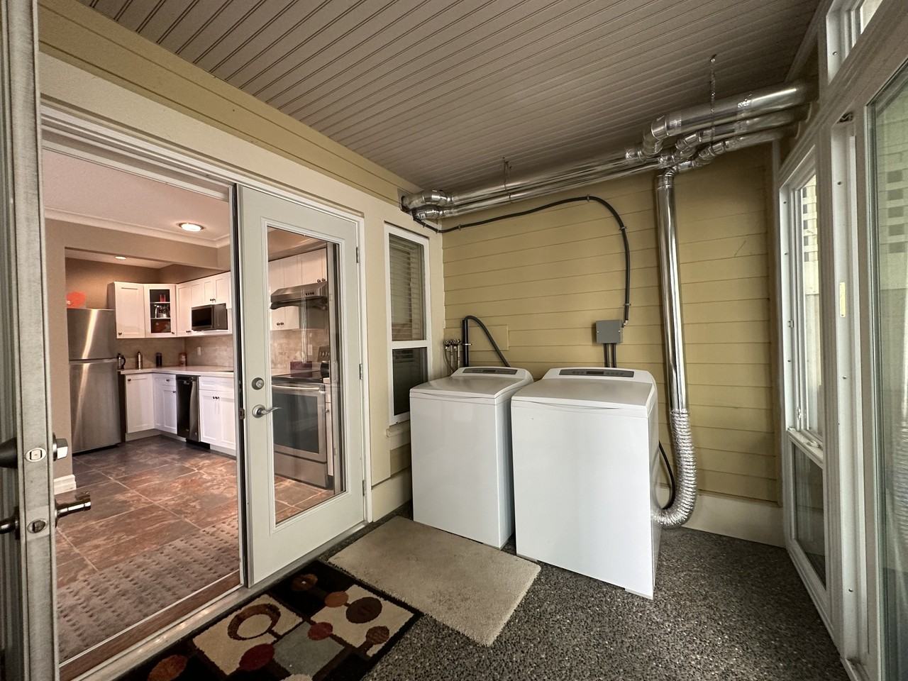 15836 Collingwood Crescent - Photo 3 of 13