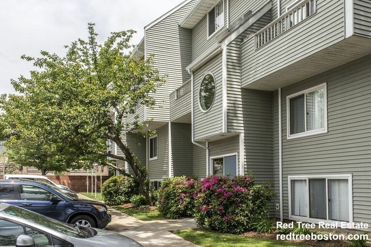 144 N Beacon St #B3 - Photo 4 of 4