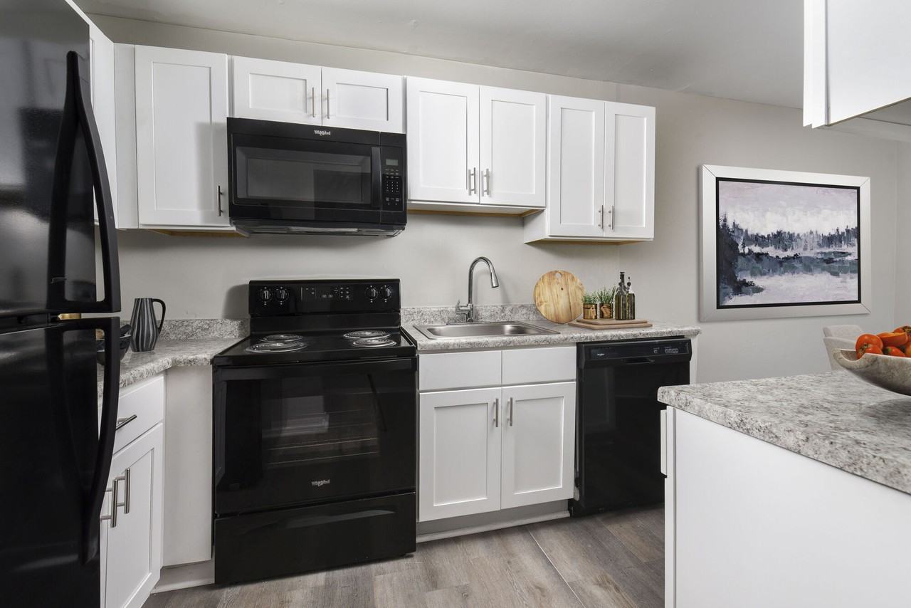 Chesapeake Pointe - Photo 3 of 34