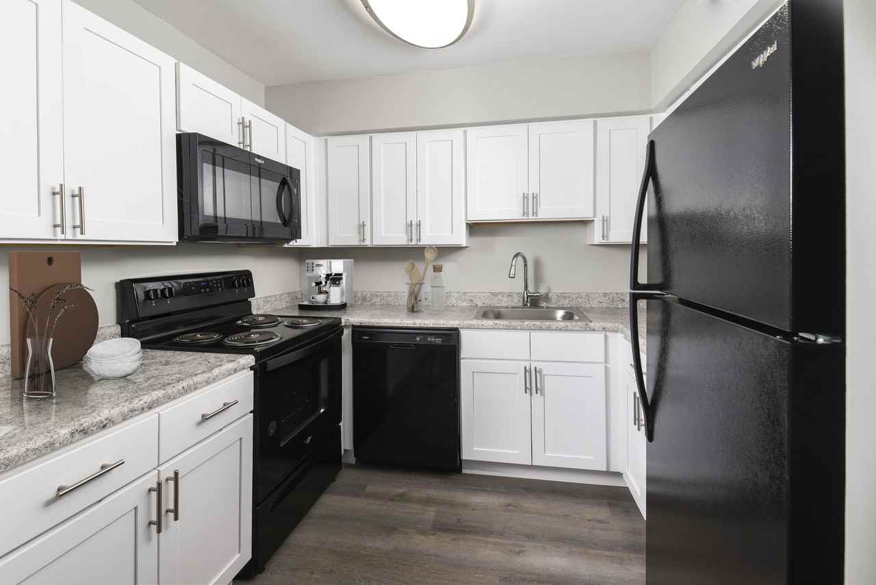 Chesapeake Pointe - Photo 2 of 34