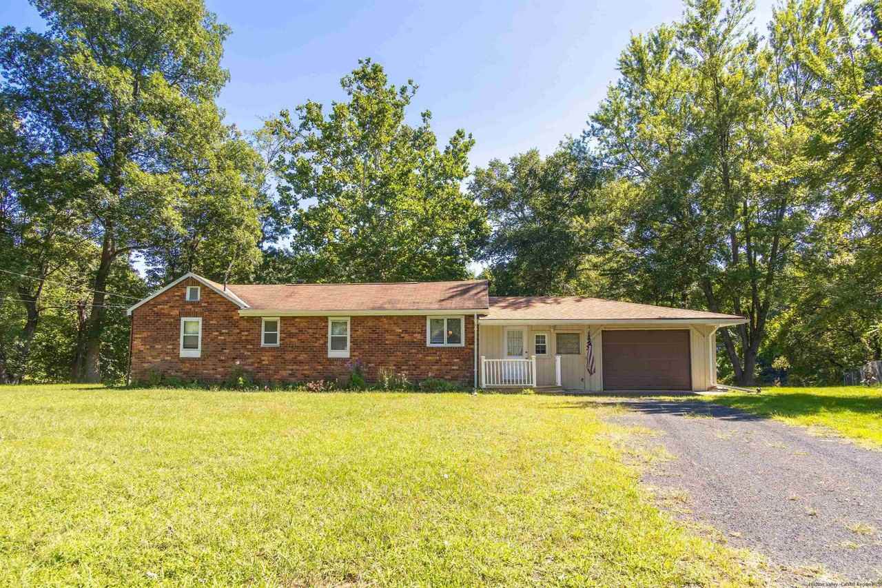 70 Brigham Ln, Lake Katrine, NY 12449 2 Bedroom House for 2,100/month