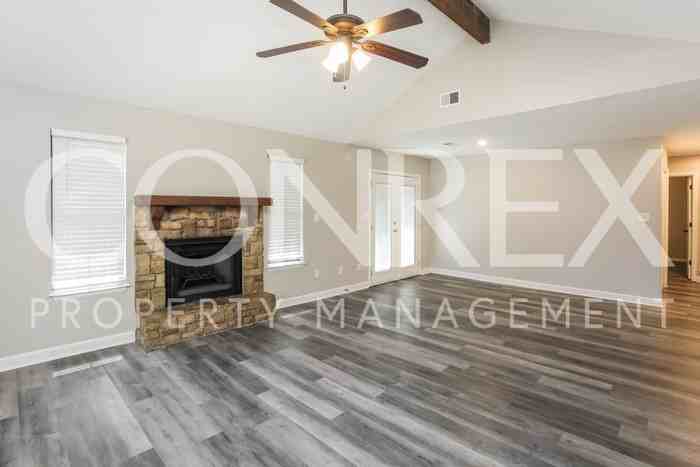 905 Nw Downing Ct - Photo 3 of 12