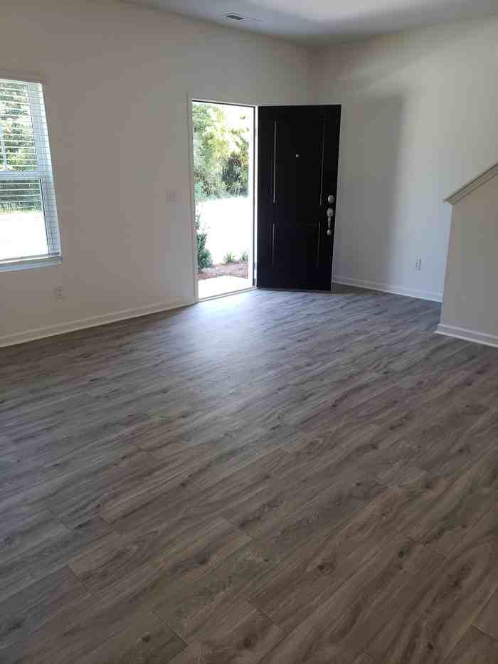 104 S Dorsett St - Photo 3 of 19