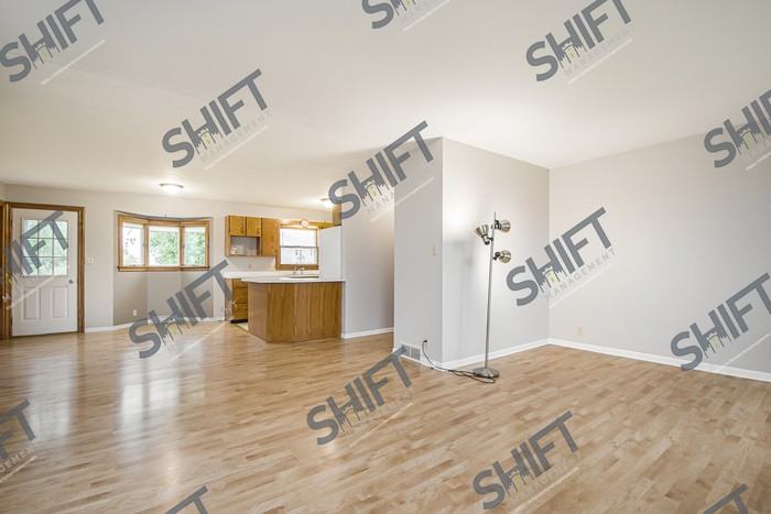 999 84th St Se - Photo 3 of 19