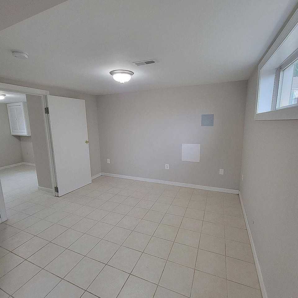 1740 N Culpeper St #B - Photo 3 of 20