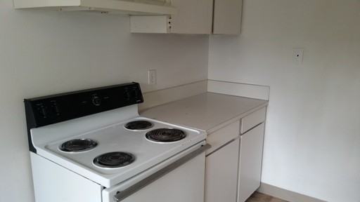 10245 NE Fremont St - Photo 2 of 5