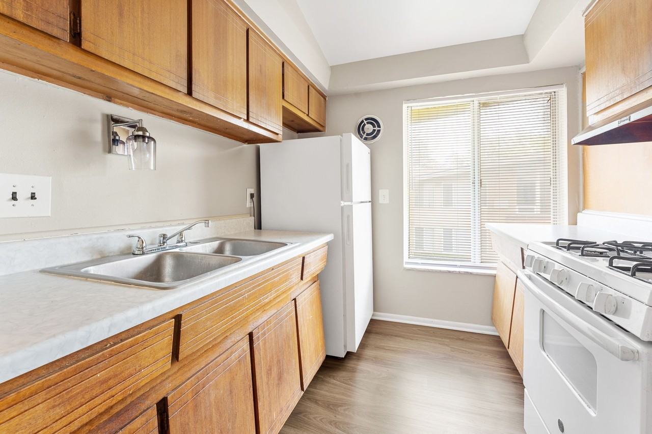 24587 Kelly Rd #24587-4 - Photo 2 of 8