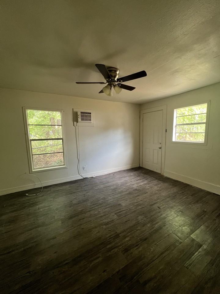 208 N Ross Ave #208 - Photo 3 of 4