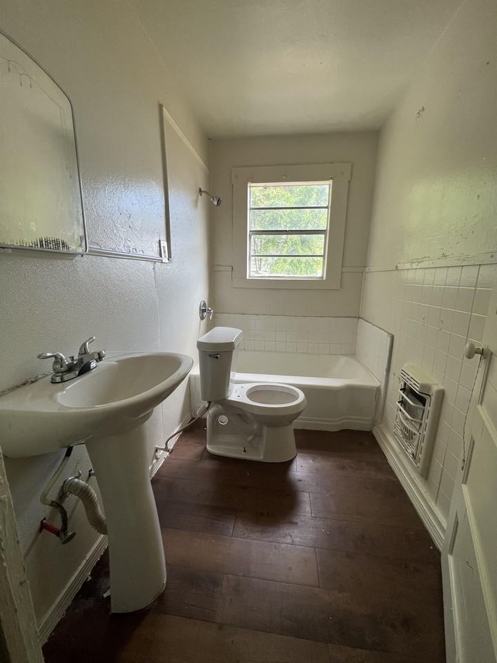 208 N Ross Ave #208 - Photo 4 of 4