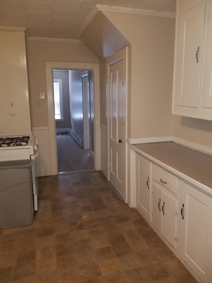 19 Asnuntuck St #19 - Photo 3 of 10