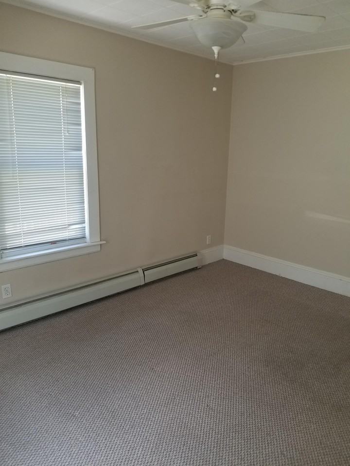 19 Asnuntuck St #19 - Photo 5 of 10