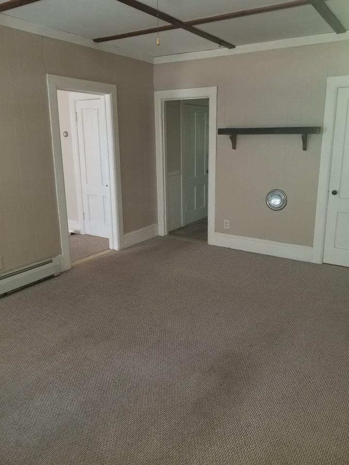 19 Asnuntuck St #19 - Photo 7 of 10