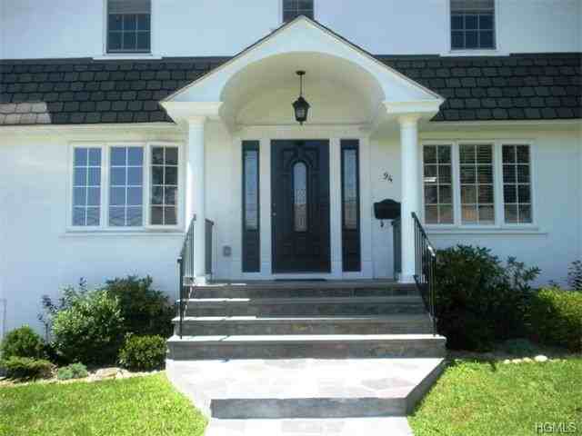 94 Colonial Pkwy - Photo 3 of 28