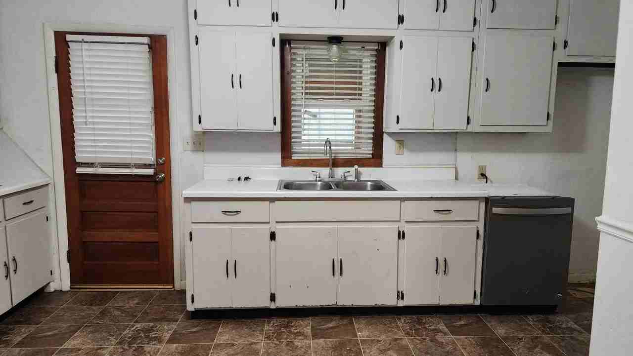 1613 W Noble Ave #1 - Photo 6 of 13