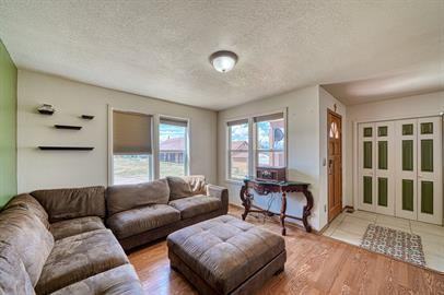 326 E 10th St #1 - Photo 3 of 10