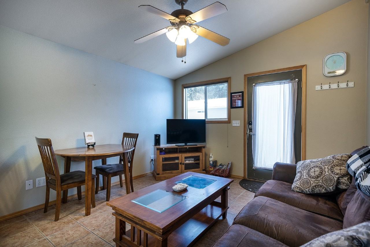 899 Capistrano Nw - Photo 3 of 9