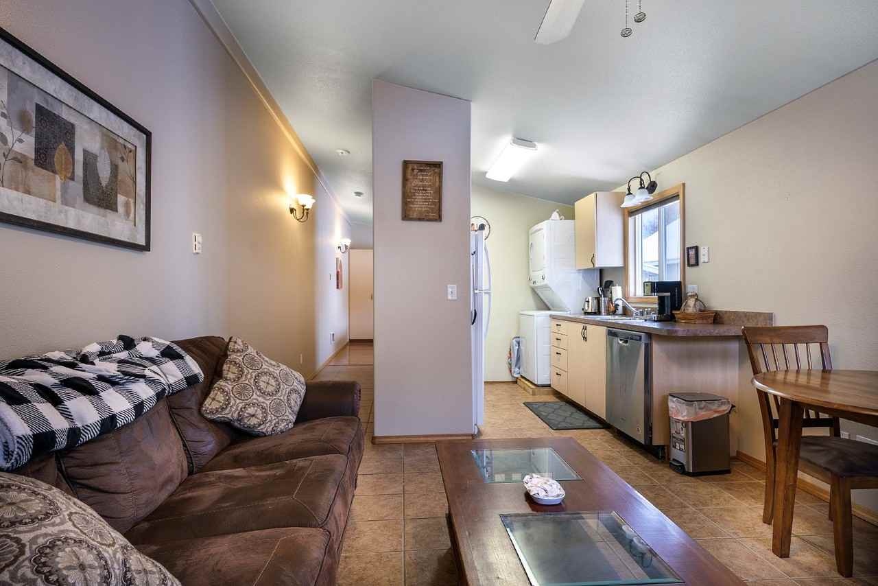 899 Capistrano Nw - Photo 4 of 9