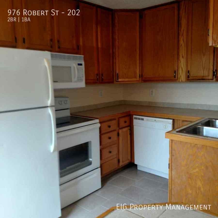 976 Robert St S #202
