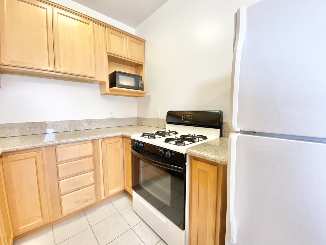 802 N Las Palmas Ave #104 - Photo 3 of 8