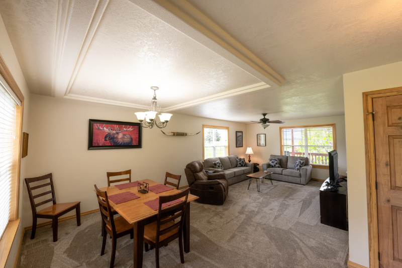 809 Sawyer Ln - Photo 3 of 14