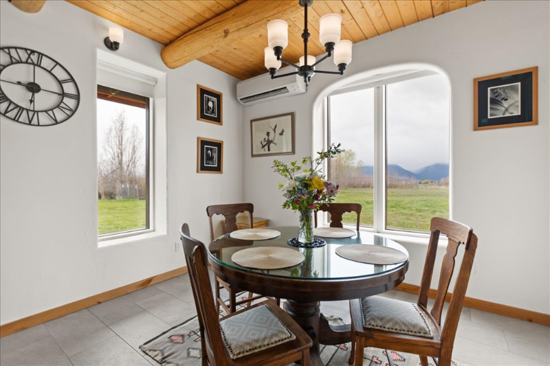 725 N Burnt Fork Rd - Photo 4 of 22