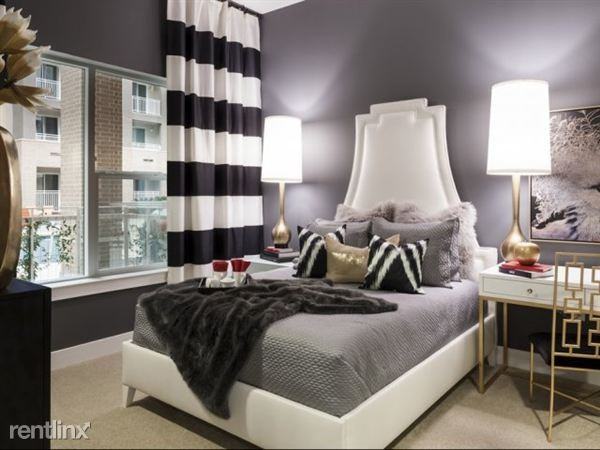 2401 Victory Park Ln - Photo 2 of 7