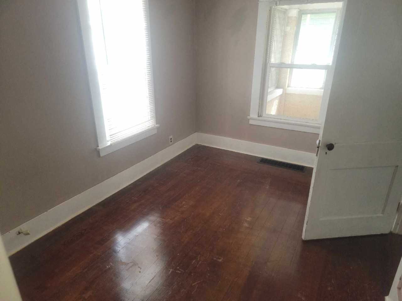 127 Kingman Ave E #1 - Photo 6 of 12