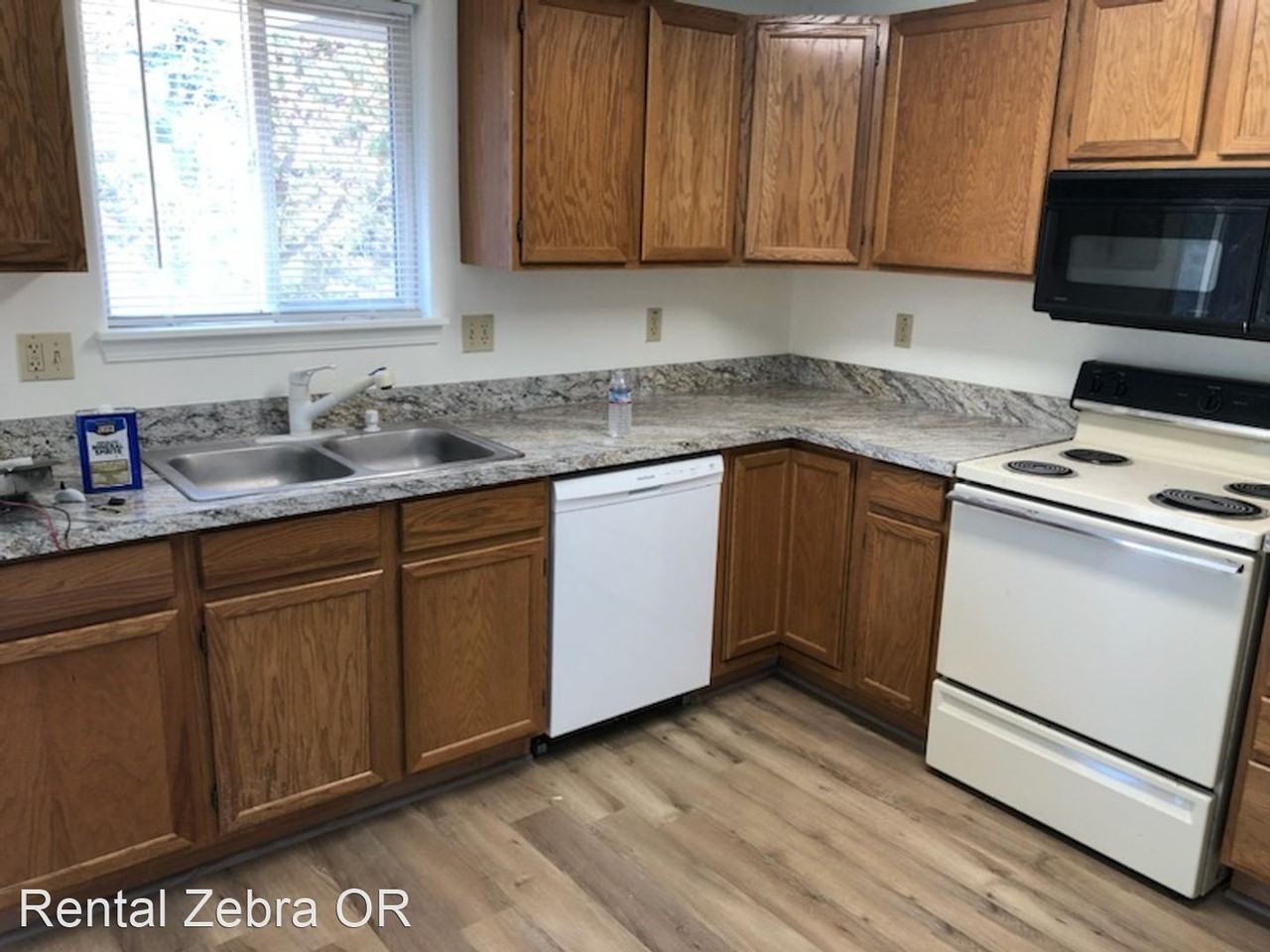 3234 Sw Salmon Ave - Photo 3 of 16