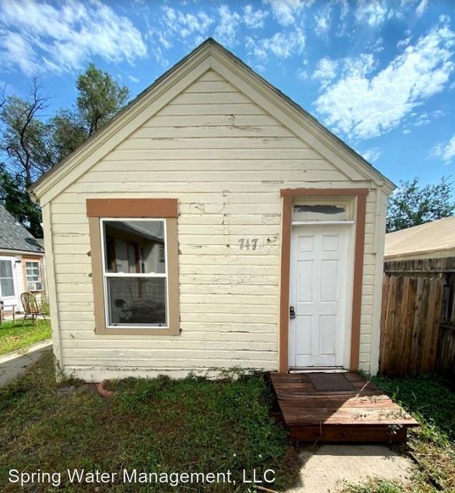 717 N Wahsatch Ave - Photo 3 of 16