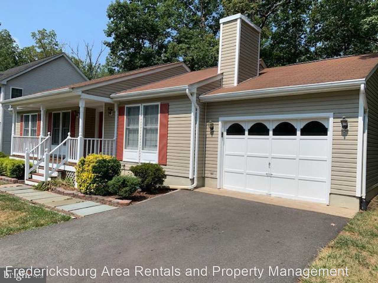 1006 Lakeview Pkwy - Photo 2 of 11