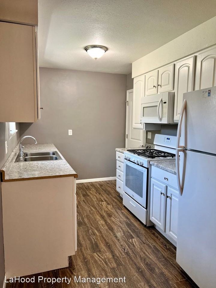 303 Lincoln St - Photo 2 of 12