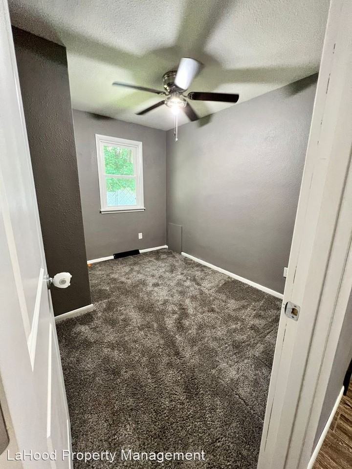 303 Lincoln St - Photo 3 of 12